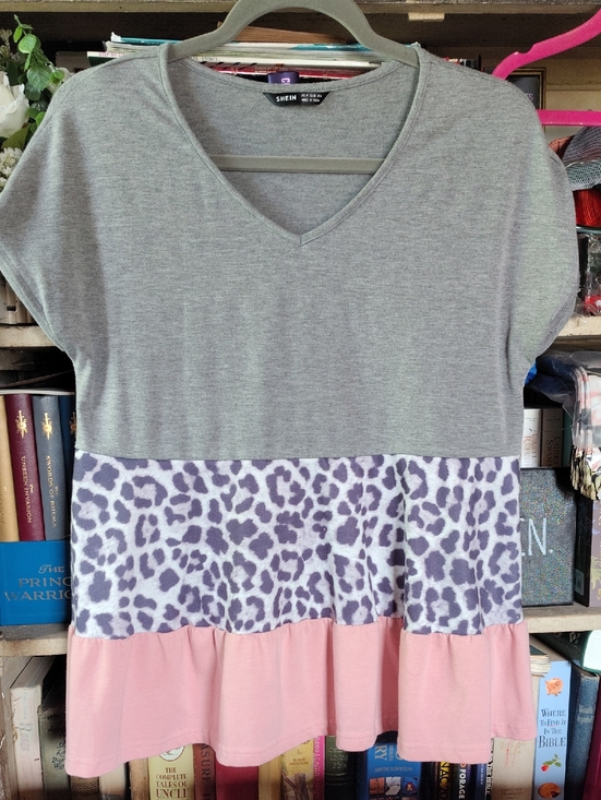 SHEIN Tops - SHEIN Women's Grey V-Neck Colorblock Top with Purple Leopard and Pink Ruffle
